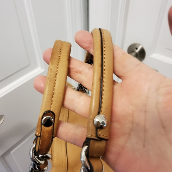 B.Makowsky Vachetta Addison Leather Tote, Stylish, Silvertone Accents - Picture 4 of 12